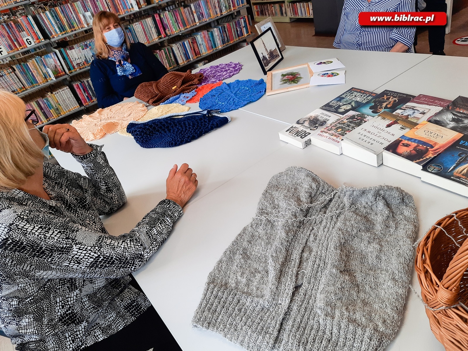Zdjęcie w galerii na portalu naszraciborz.pl: Zrobione w domu, pokazane w bibliotece znów stacjonarnie! wiadomości z regionu