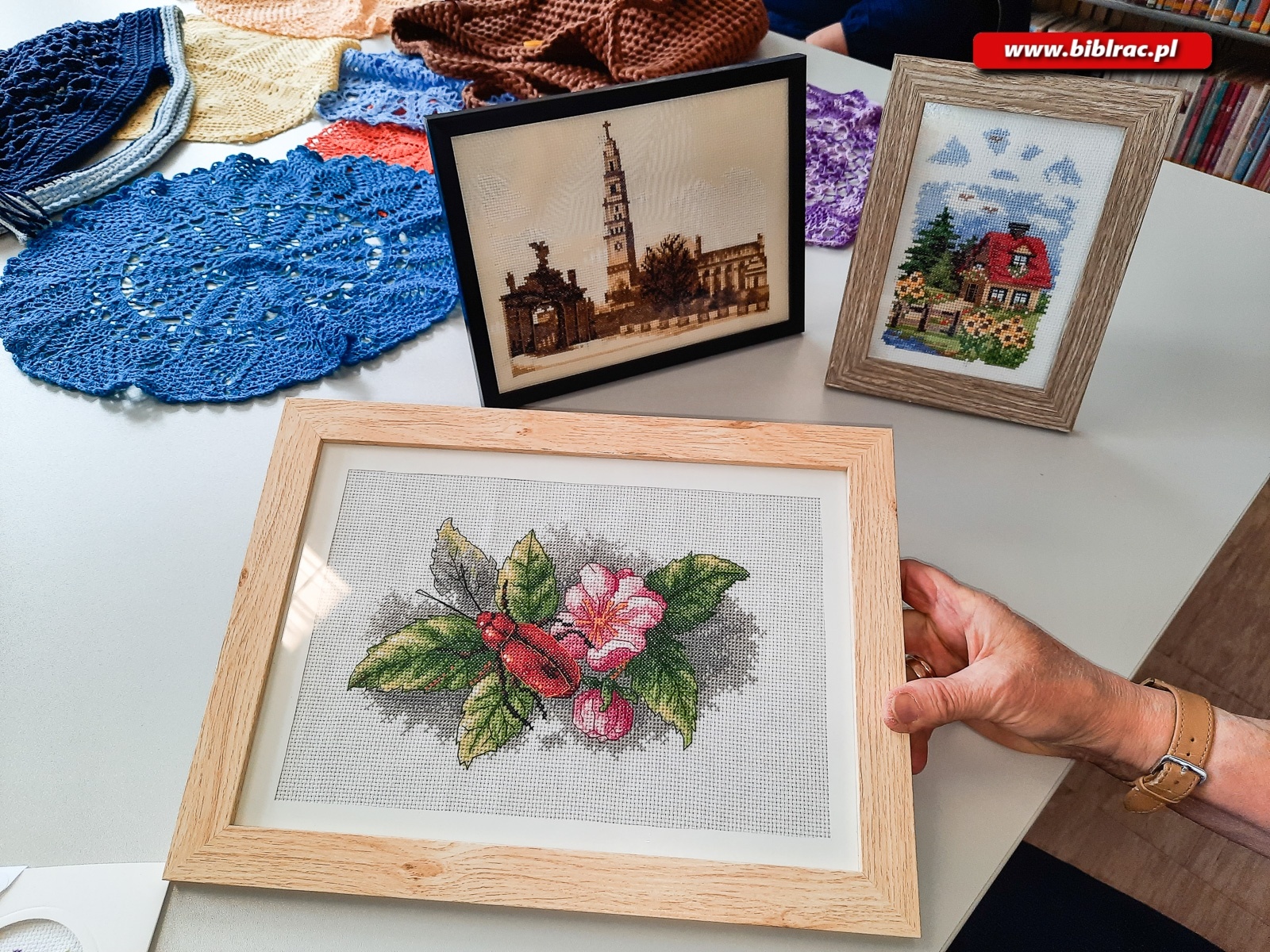 Zdjęcie w galerii na portalu naszraciborz.pl: Zrobione w domu, pokazane w bibliotece znów stacjonarnie! wiadomości z regionu