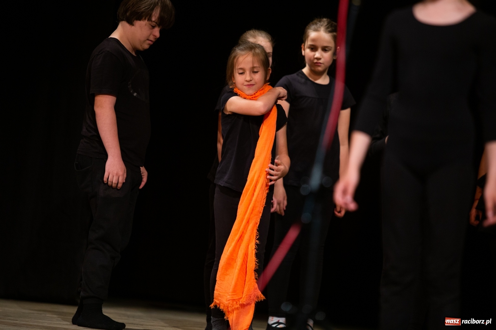 Zdjęcie w galerii na portalu naszraciborz.pl: Czwarta Ściana II na deskach sceny DK Strzecha wiadomości z regionu