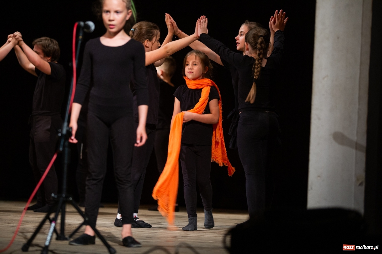 Zdjęcie w galerii na portalu naszraciborz.pl: Czwarta Ściana II na deskach sceny DK Strzecha wiadomości z regionu