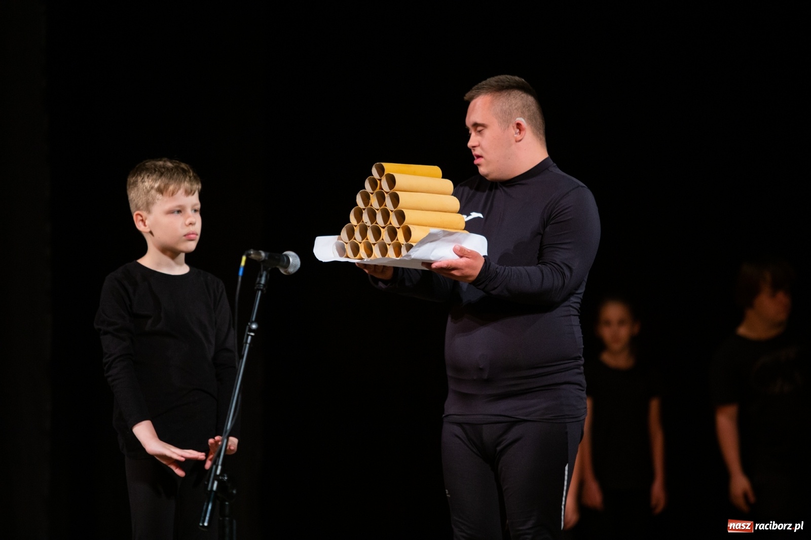 Zdjęcie w galerii na portalu naszraciborz.pl: Czwarta Ściana II na deskach sceny DK Strzecha wiadomości z regionu