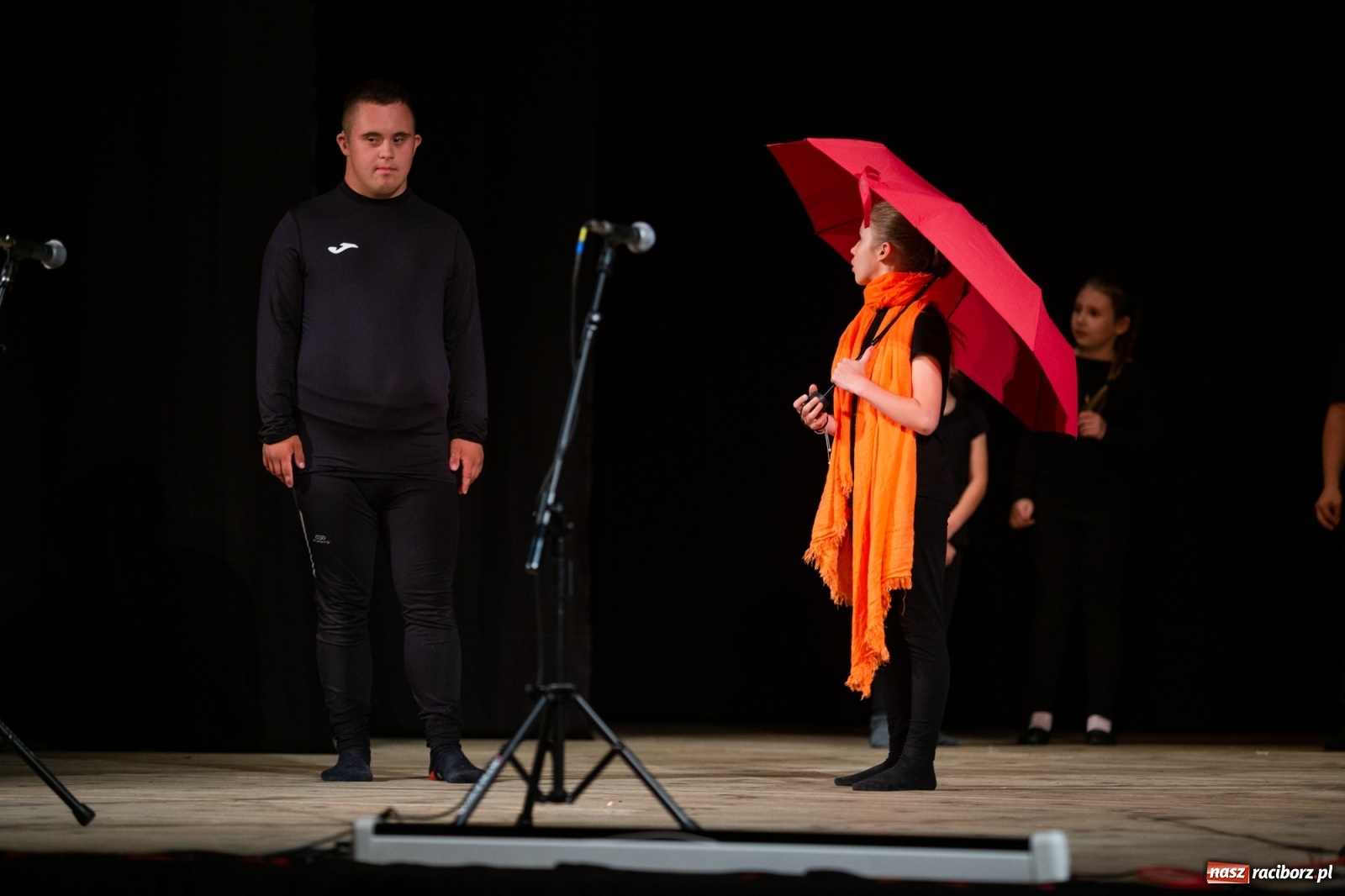 Zdjęcie w galerii na portalu naszraciborz.pl: Czwarta Ściana II na deskach sceny DK Strzecha wiadomości z regionu