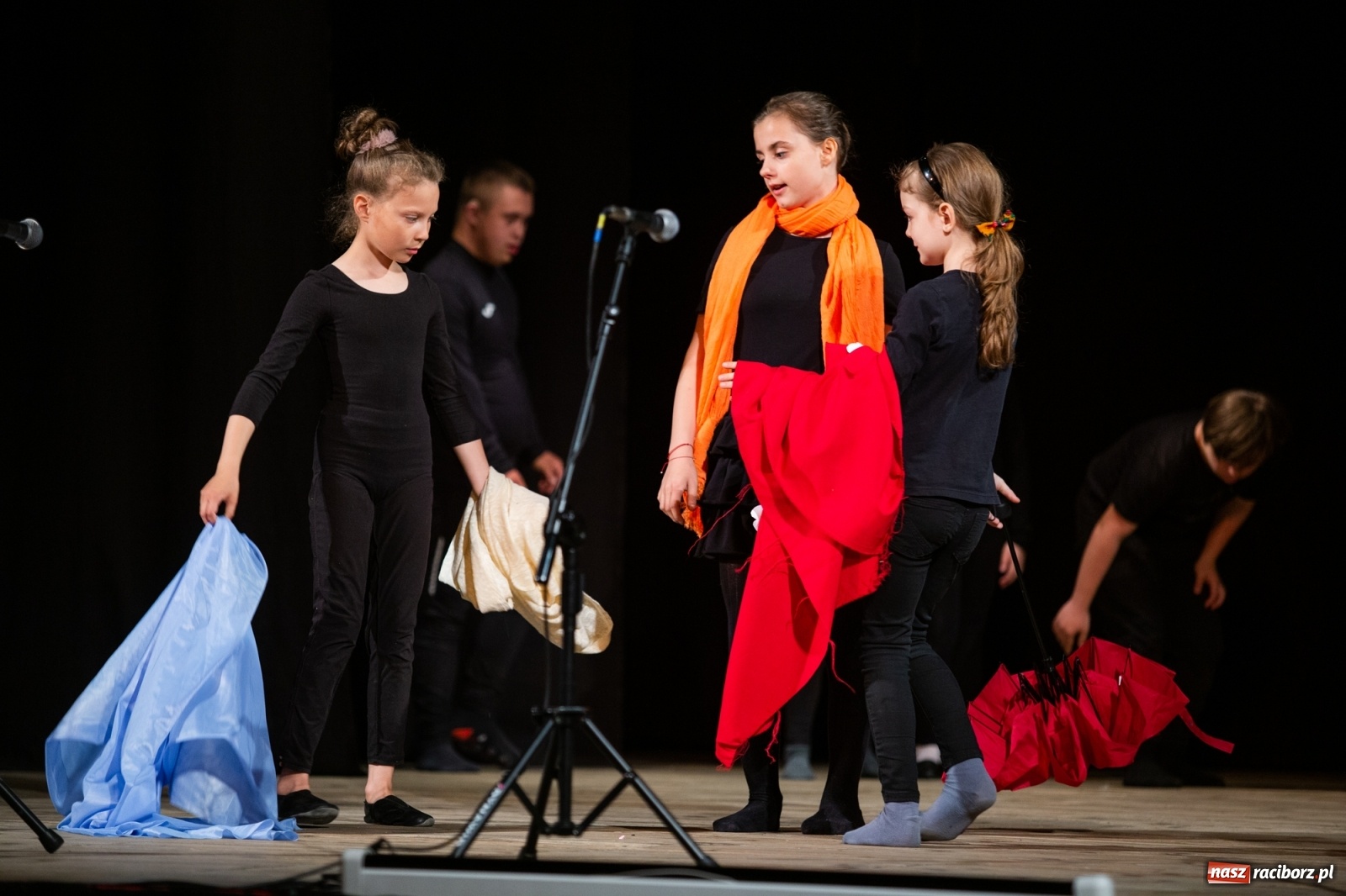 Zdjęcie w galerii na portalu naszraciborz.pl: Czwarta Ściana II na deskach sceny DK Strzecha wiadomości z regionu