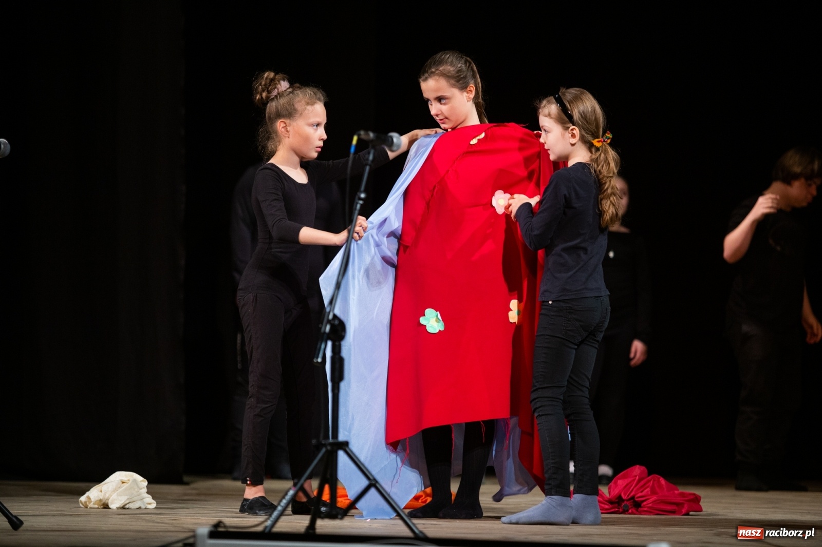 Zdjęcie w galerii na portalu naszraciborz.pl: Czwarta Ściana II na deskach sceny DK Strzecha wiadomości z regionu