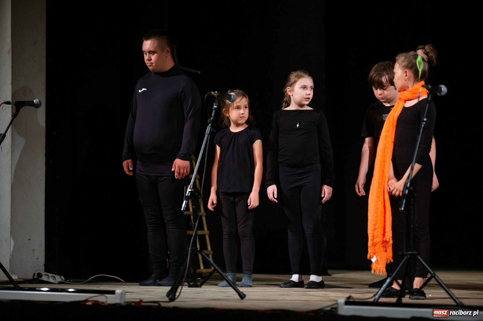 Zdjęcie w galerii na portalu naszraciborz.pl: Czwarta Ściana II na deskach sceny DK Strzecha wiadomości z regionu