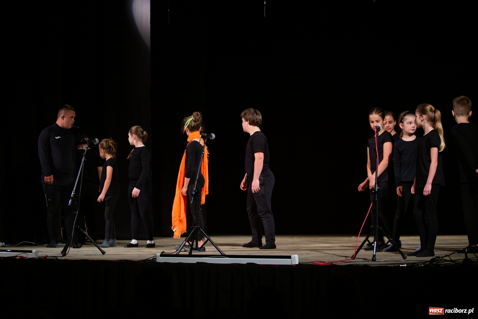 Zdjęcie w galerii na portalu naszraciborz.pl: Czwarta Ściana II na deskach sceny DK Strzecha wiadomości z regionu