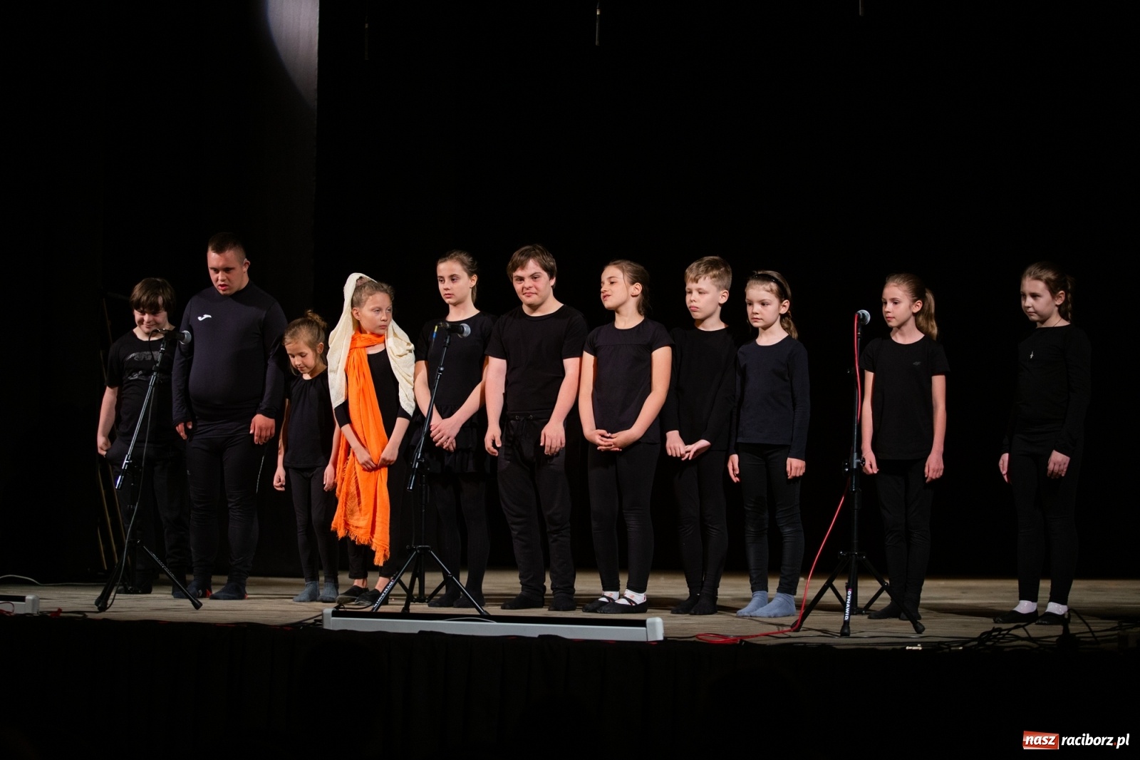 Zdjęcie w galerii na portalu naszraciborz.pl: Czwarta Ściana II na deskach sceny DK Strzecha wiadomości z regionu