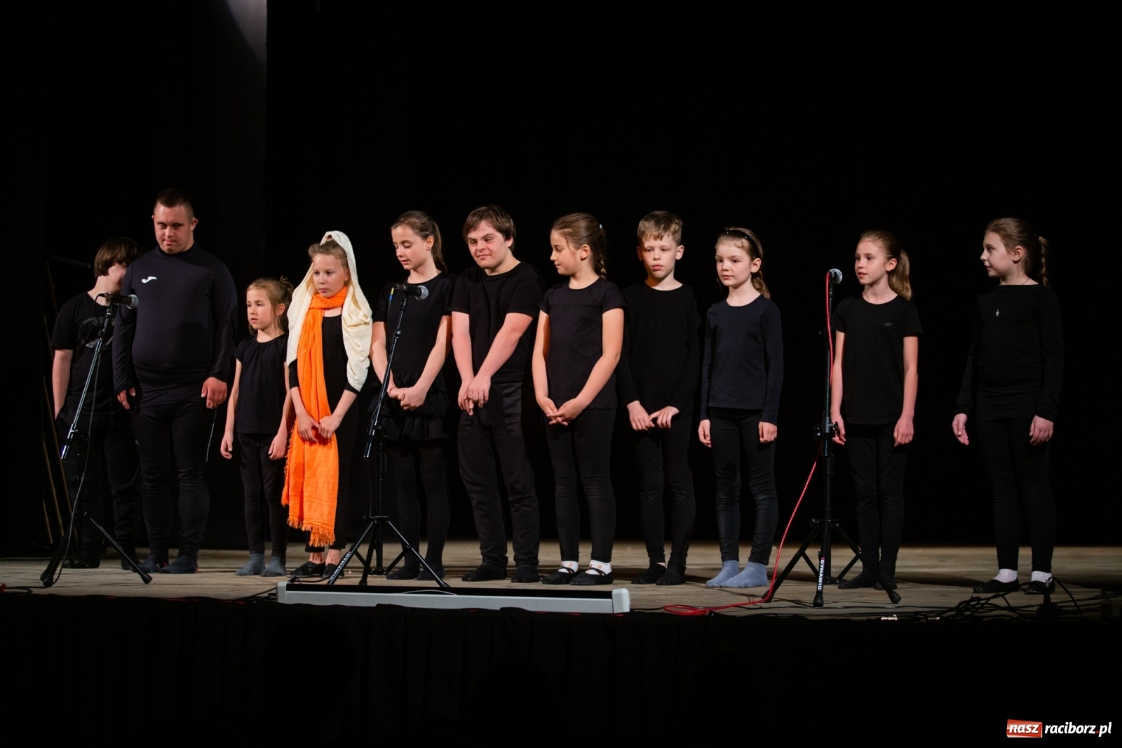 Zdjęcie w galerii na portalu naszraciborz.pl: Czwarta Ściana II na deskach sceny DK Strzecha wiadomości z regionu