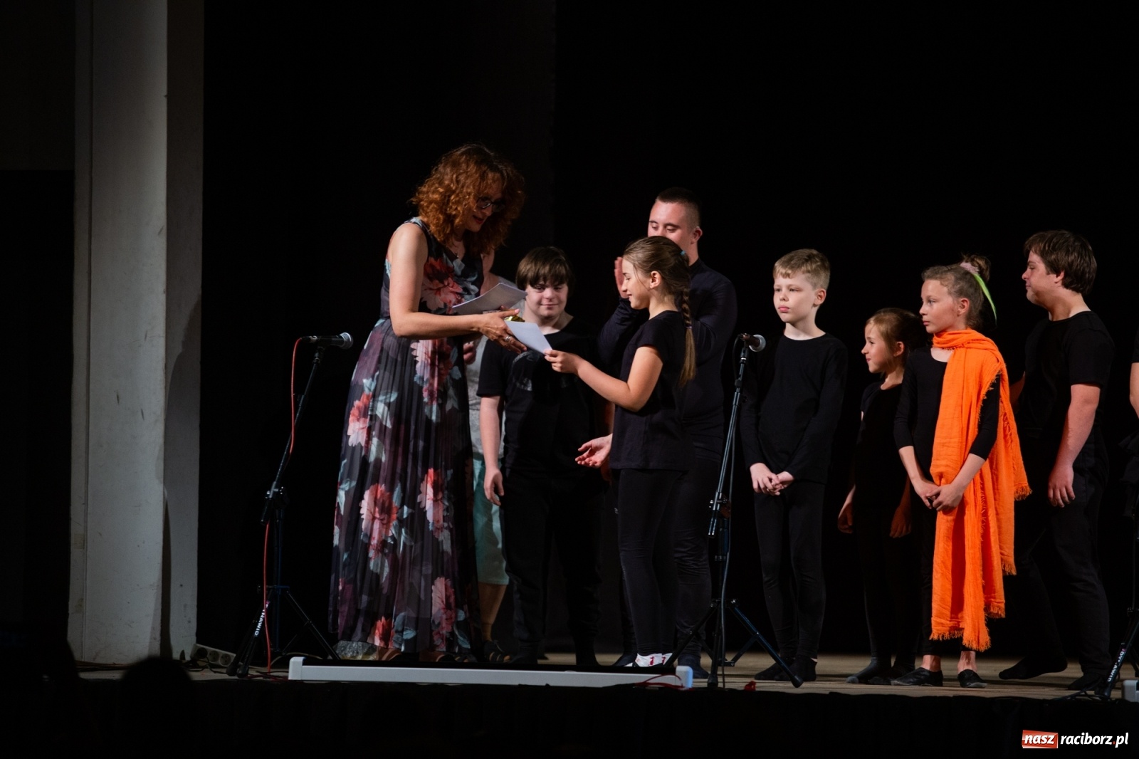 Zdjęcie w galerii na portalu naszraciborz.pl: Czwarta Ściana II na deskach sceny DK Strzecha wiadomości z regionu