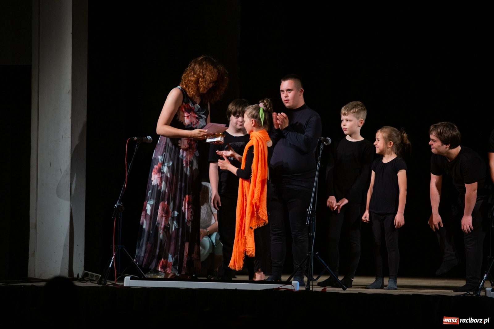 Zdjęcie w galerii na portalu naszraciborz.pl: Czwarta Ściana II na deskach sceny DK Strzecha wiadomości z regionu