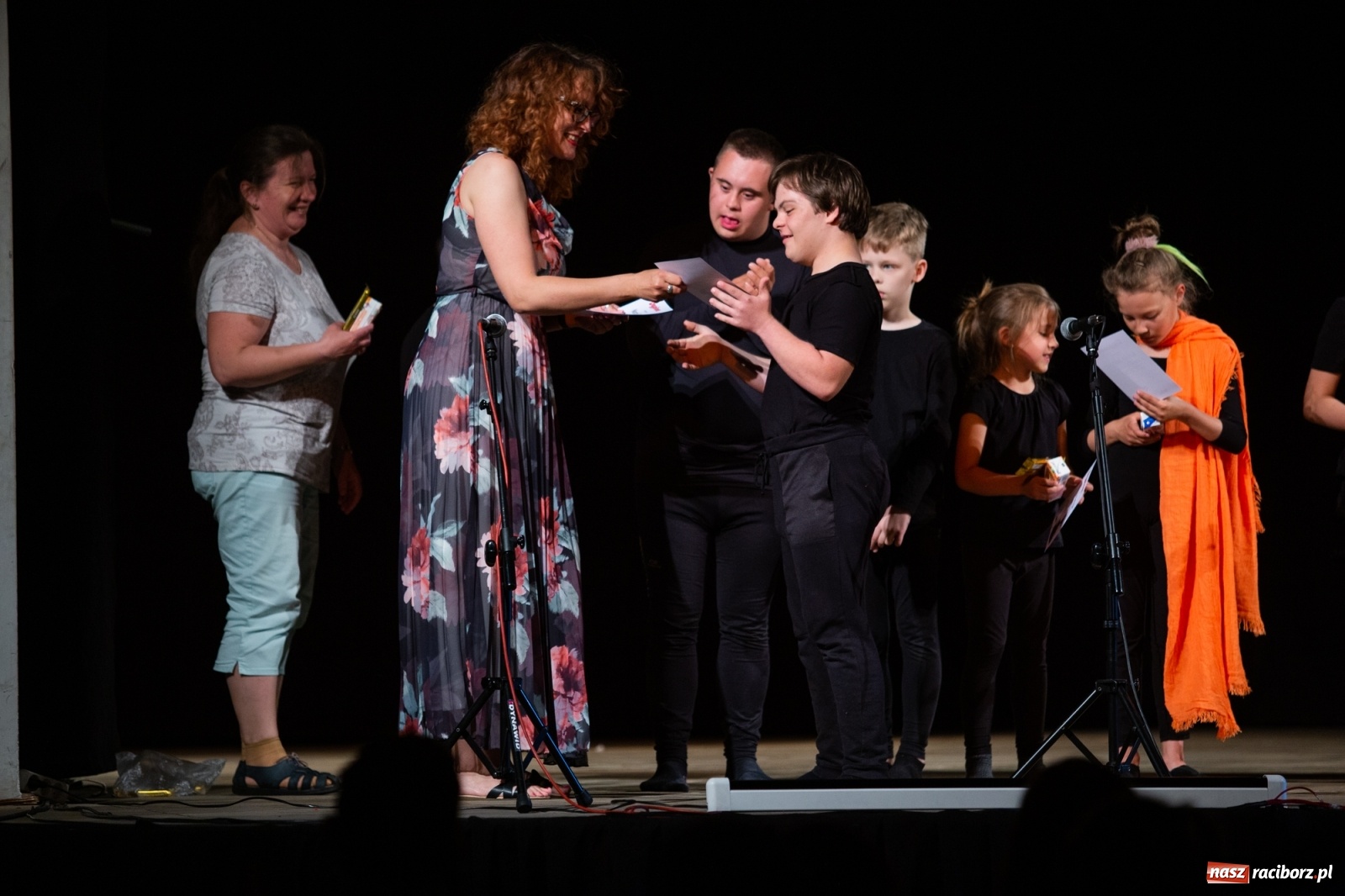 Zdjęcie w galerii na portalu naszraciborz.pl: Czwarta Ściana II na deskach sceny DK Strzecha wiadomości z regionu