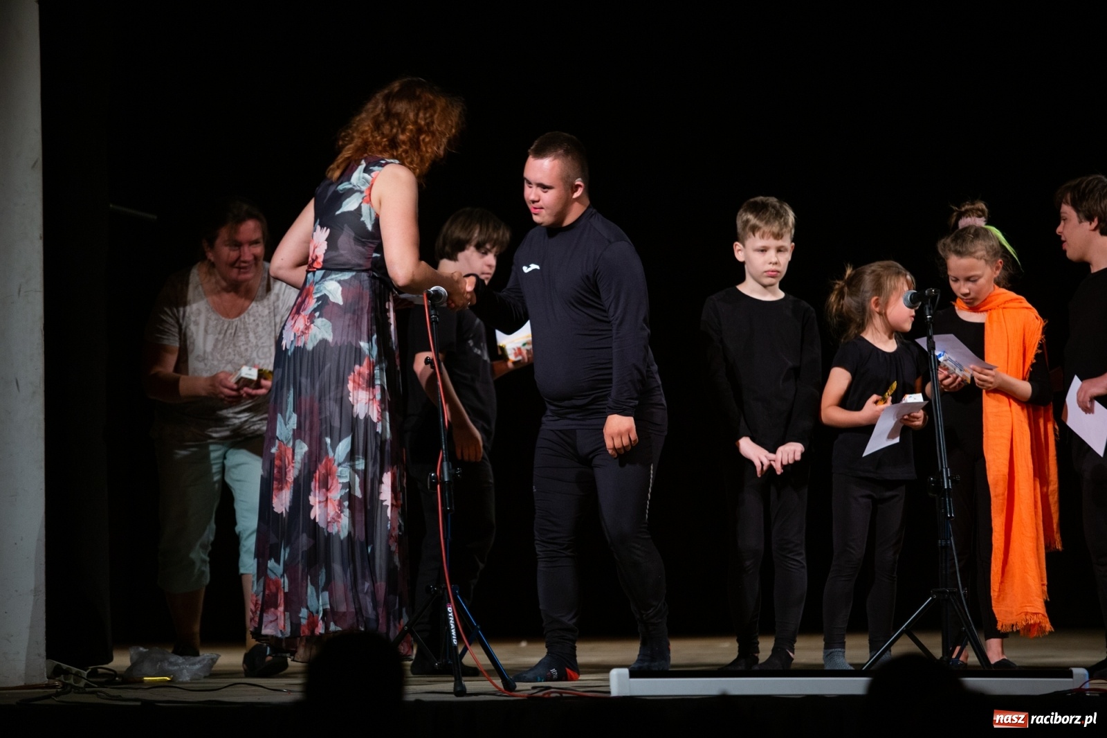 Zdjęcie w galerii na portalu naszraciborz.pl: Czwarta Ściana II na deskach sceny DK Strzecha wiadomości z regionu