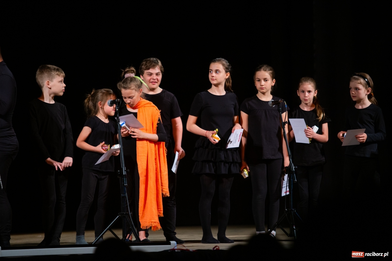 Zdjęcie w galerii na portalu naszraciborz.pl: Czwarta Ściana II na deskach sceny DK Strzecha wiadomości z regionu