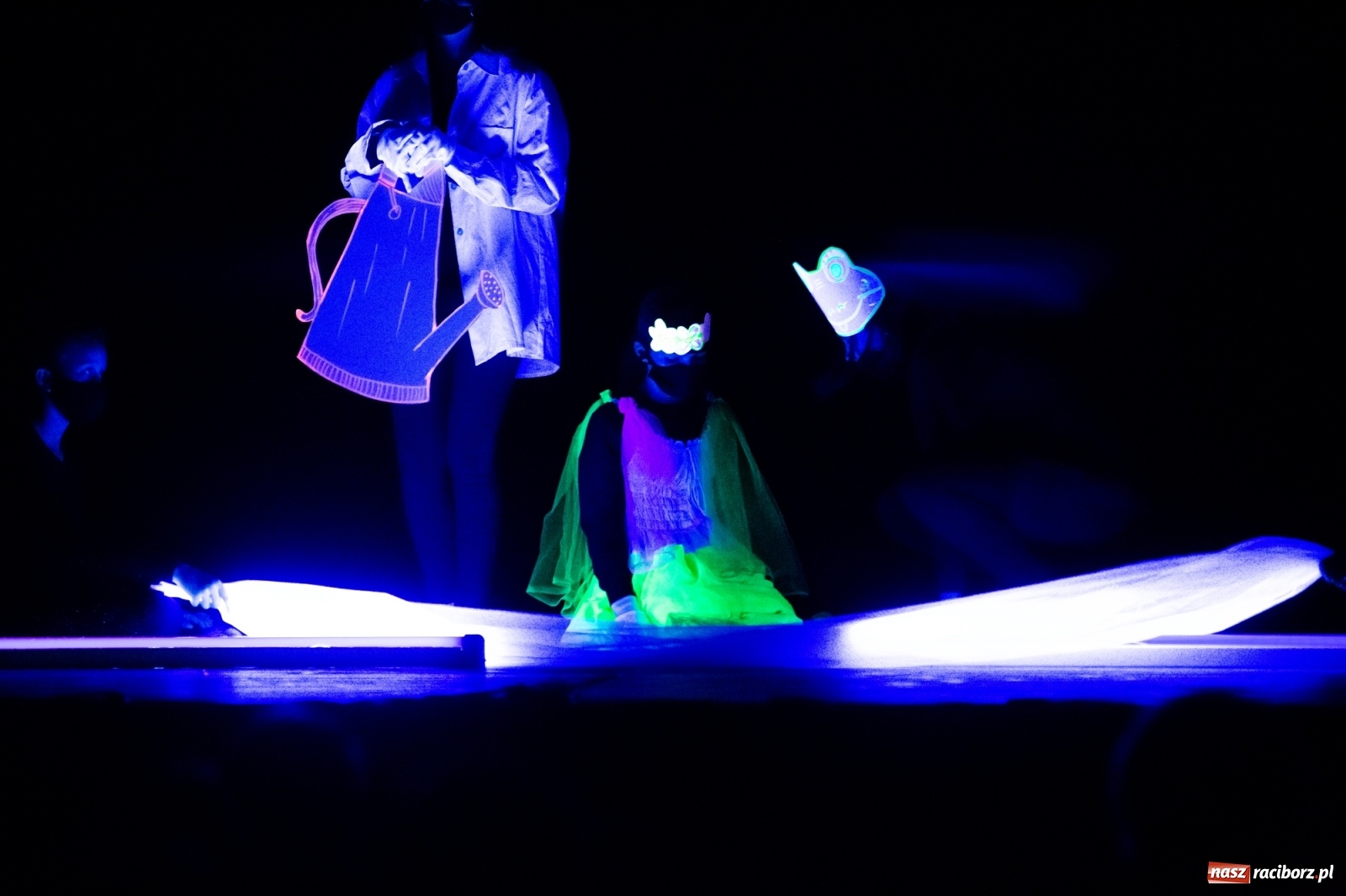 Zdjęcie w galerii na portalu naszraciborz.pl: Czwarta Ściana II na deskach sceny DK Strzecha wiadomości z regionu