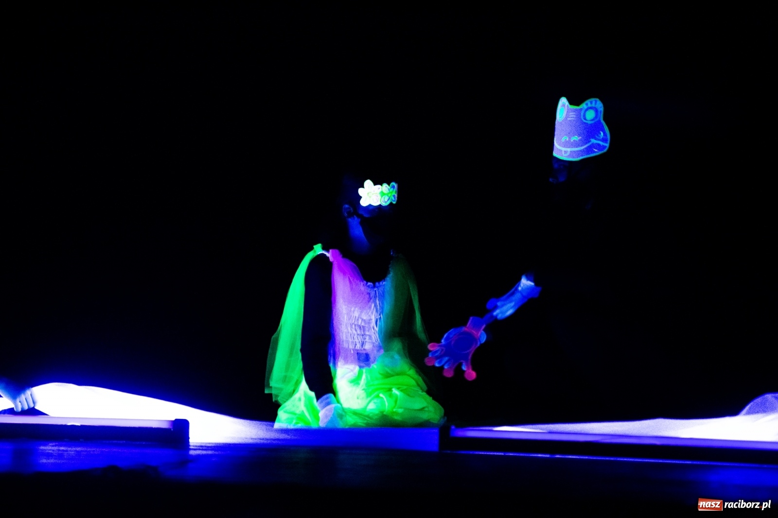 Zdjęcie w galerii na portalu naszraciborz.pl: Czwarta Ściana II na deskach sceny DK Strzecha wiadomości z regionu