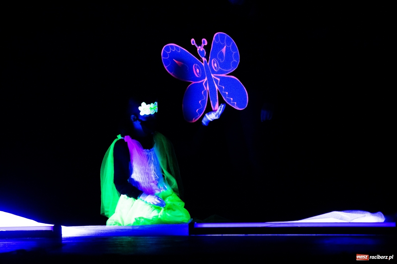 Zdjęcie w galerii na portalu naszraciborz.pl: Czwarta Ściana II na deskach sceny DK Strzecha wiadomości z regionu