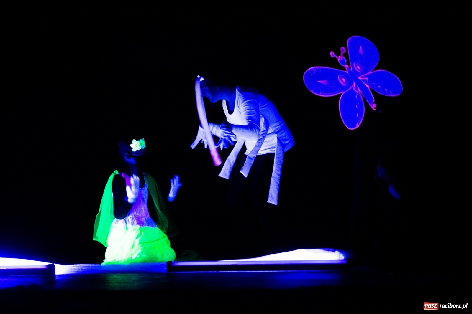 Zdjęcie w galerii na portalu naszraciborz.pl: Czwarta Ściana II na deskach sceny DK Strzecha wiadomości z regionu