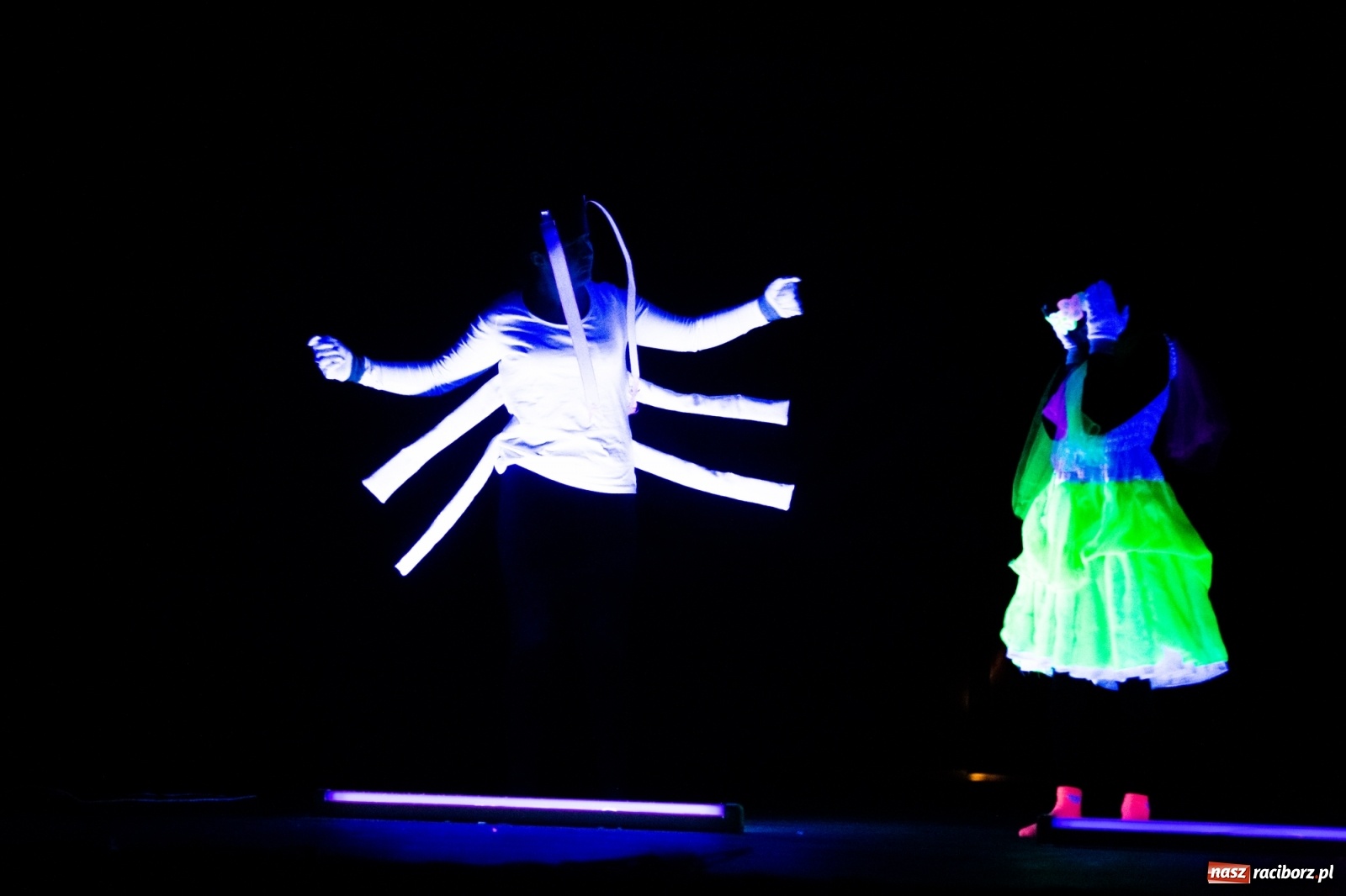 Zdjęcie w galerii na portalu naszraciborz.pl: Czwarta Ściana II na deskach sceny DK Strzecha wiadomości z regionu