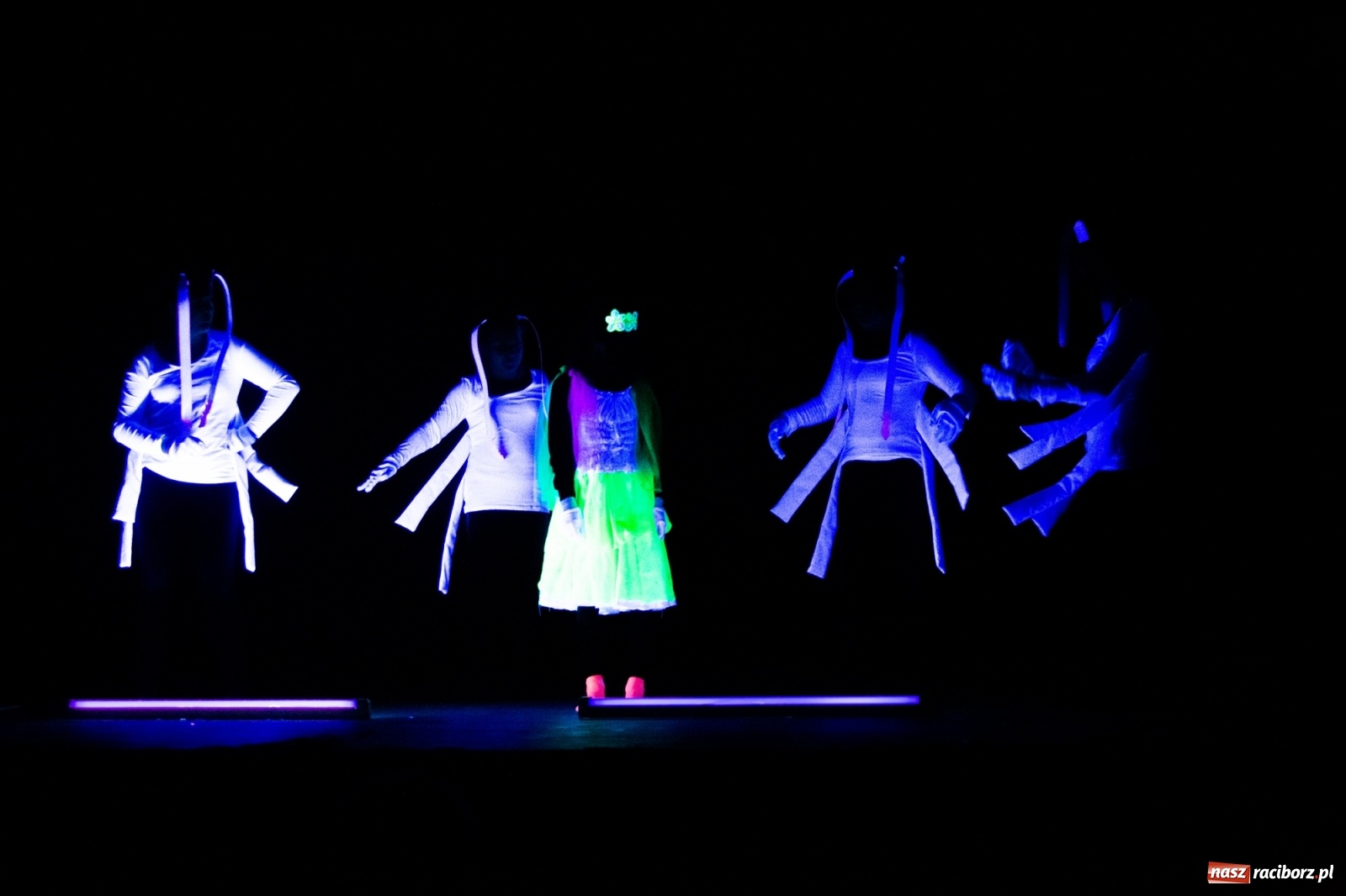 Zdjęcie w galerii na portalu naszraciborz.pl: Czwarta Ściana II na deskach sceny DK Strzecha wiadomości z regionu