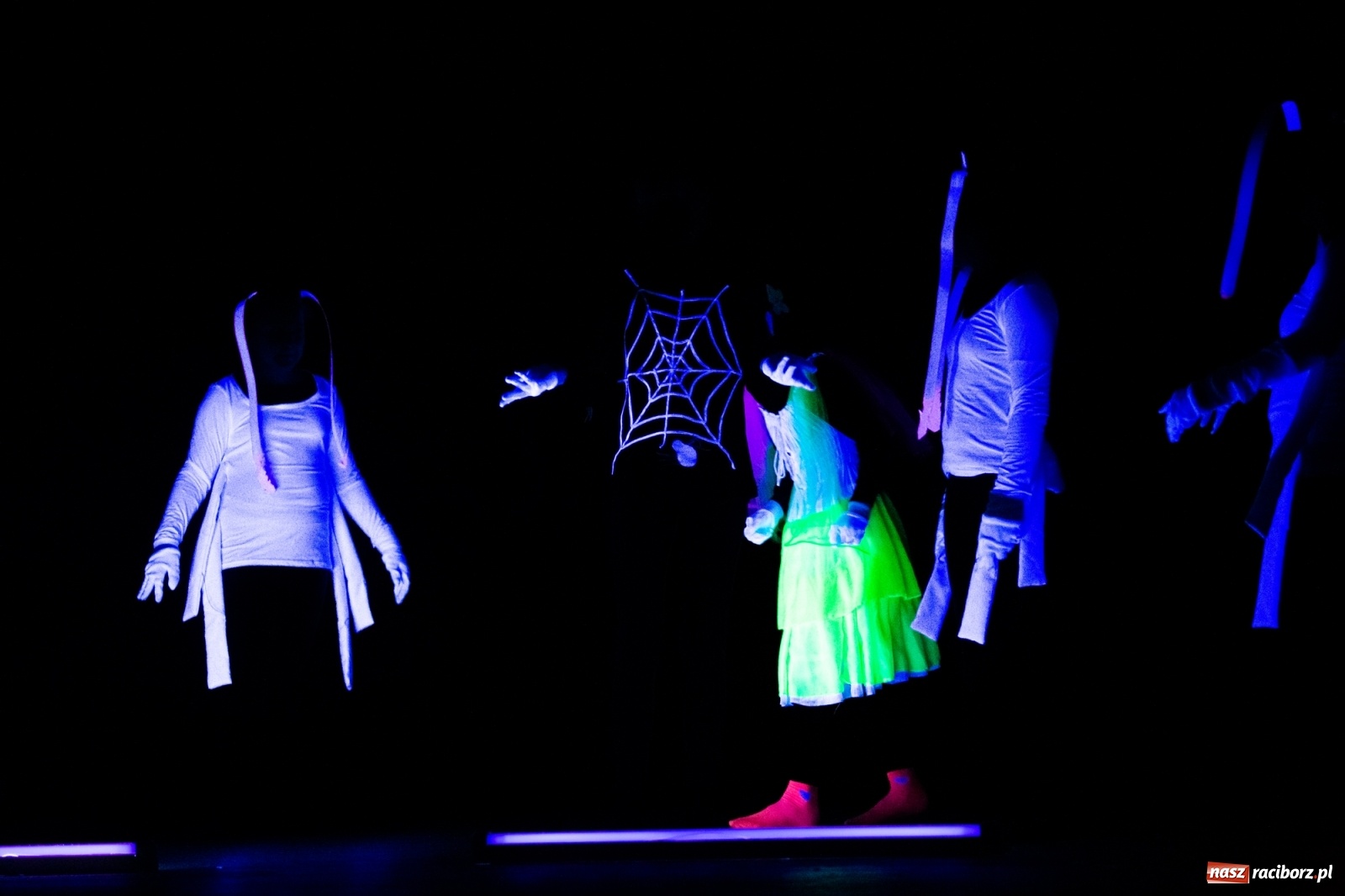 Zdjęcie w galerii na portalu naszraciborz.pl: Czwarta Ściana II na deskach sceny DK Strzecha wiadomości z regionu