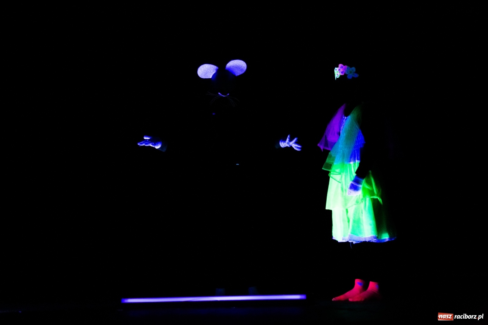 Zdjęcie w galerii na portalu naszraciborz.pl: Czwarta Ściana II na deskach sceny DK Strzecha wiadomości z regionu