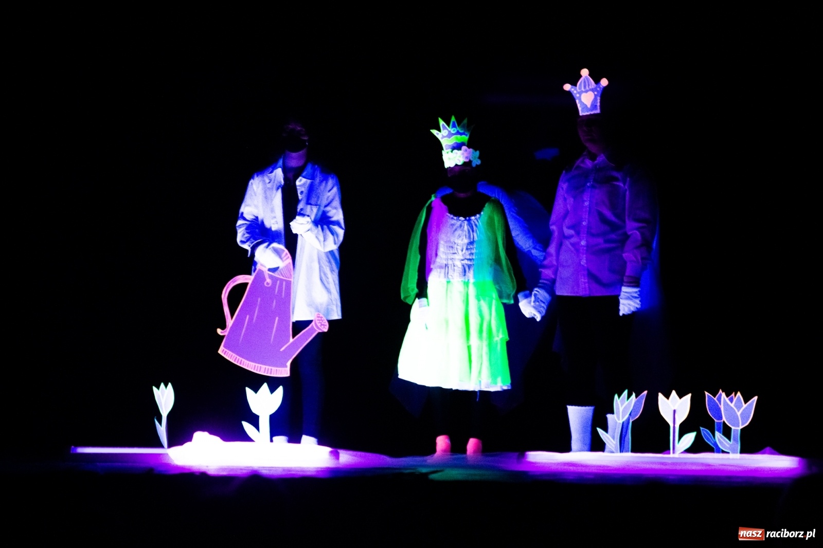 Zdjęcie w galerii na portalu naszraciborz.pl: Czwarta Ściana II na deskach sceny DK Strzecha wiadomości z regionu