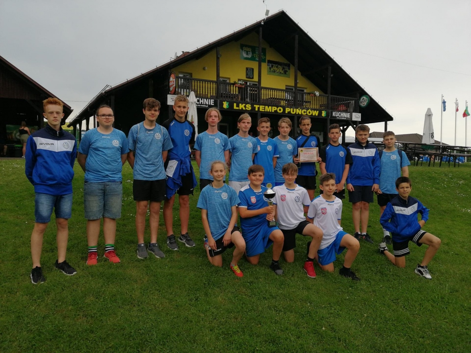 Zdjęcie w galerii na portalu naszraciborz.pl: Podium piłkarzy LKS 07 Markowice na turnieju w Puńcowie wiadomości z regionu