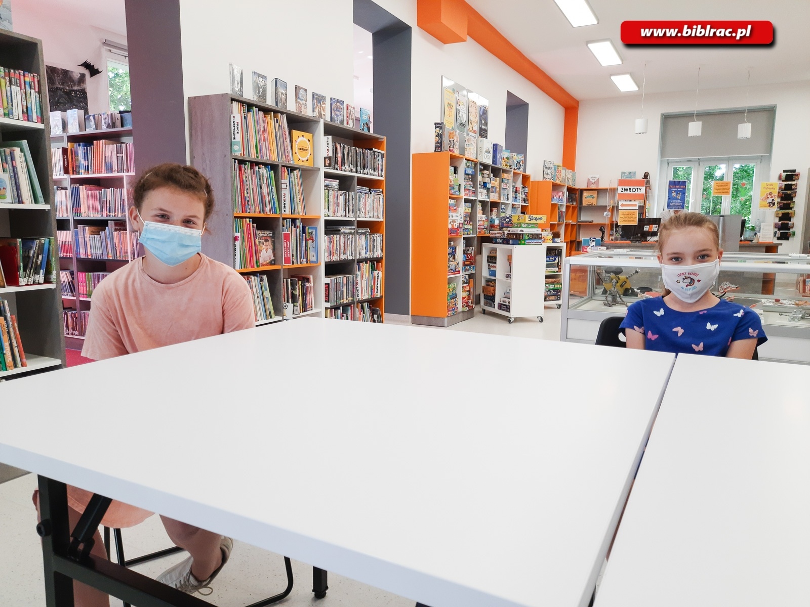 Zdjęcie w galerii na portalu naszraciborz.pl: Tajemniczy konkurs w raciborskiej bibliotece wiadomości z regionu