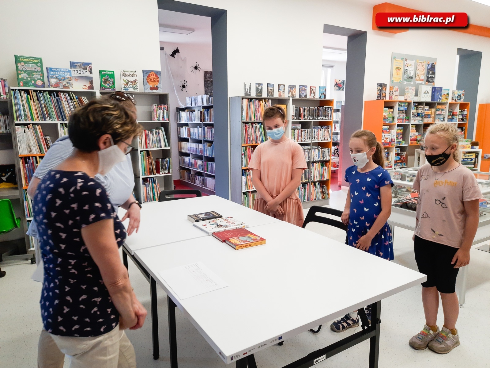 Zdjęcie w galerii na portalu naszraciborz.pl: Tajemniczy konkurs w raciborskiej bibliotece wiadomości z regionu