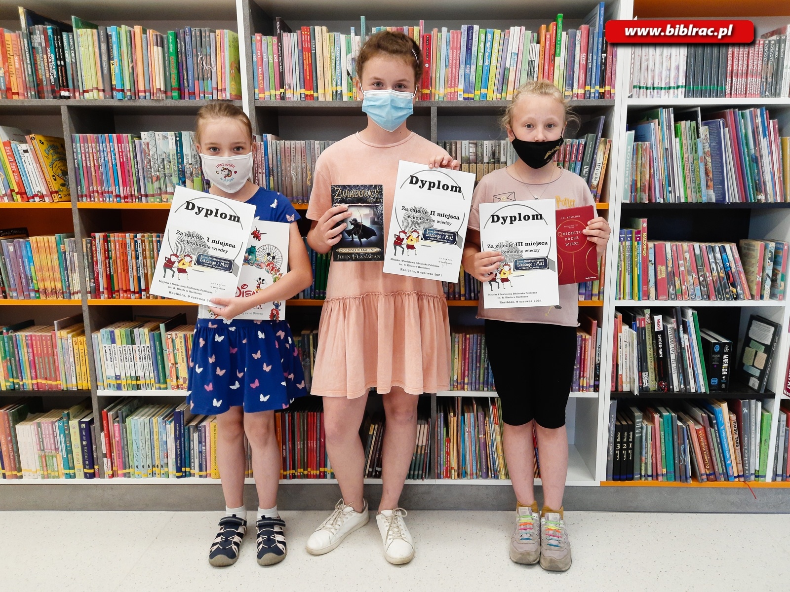Zdjęcie w galerii na portalu naszraciborz.pl: Tajemniczy konkurs w raciborskiej bibliotece wiadomości z regionu