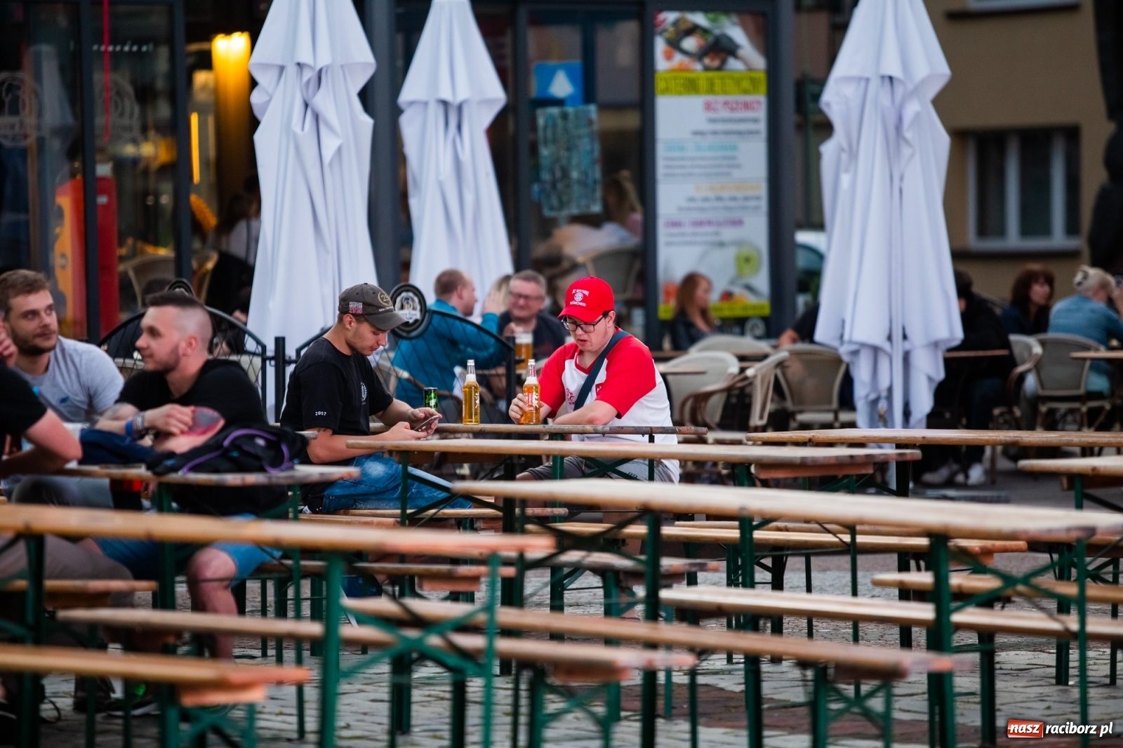 Zdjęcie w galerii na portalu naszraciborz.pl: Raciborska strefa kibica wystartowała wiadomości z regionu
