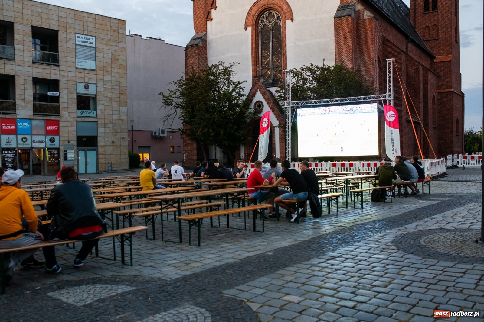 Zdjęcie w galerii na portalu naszraciborz.pl: Raciborska strefa kibica wystartowała wiadomości z regionu
