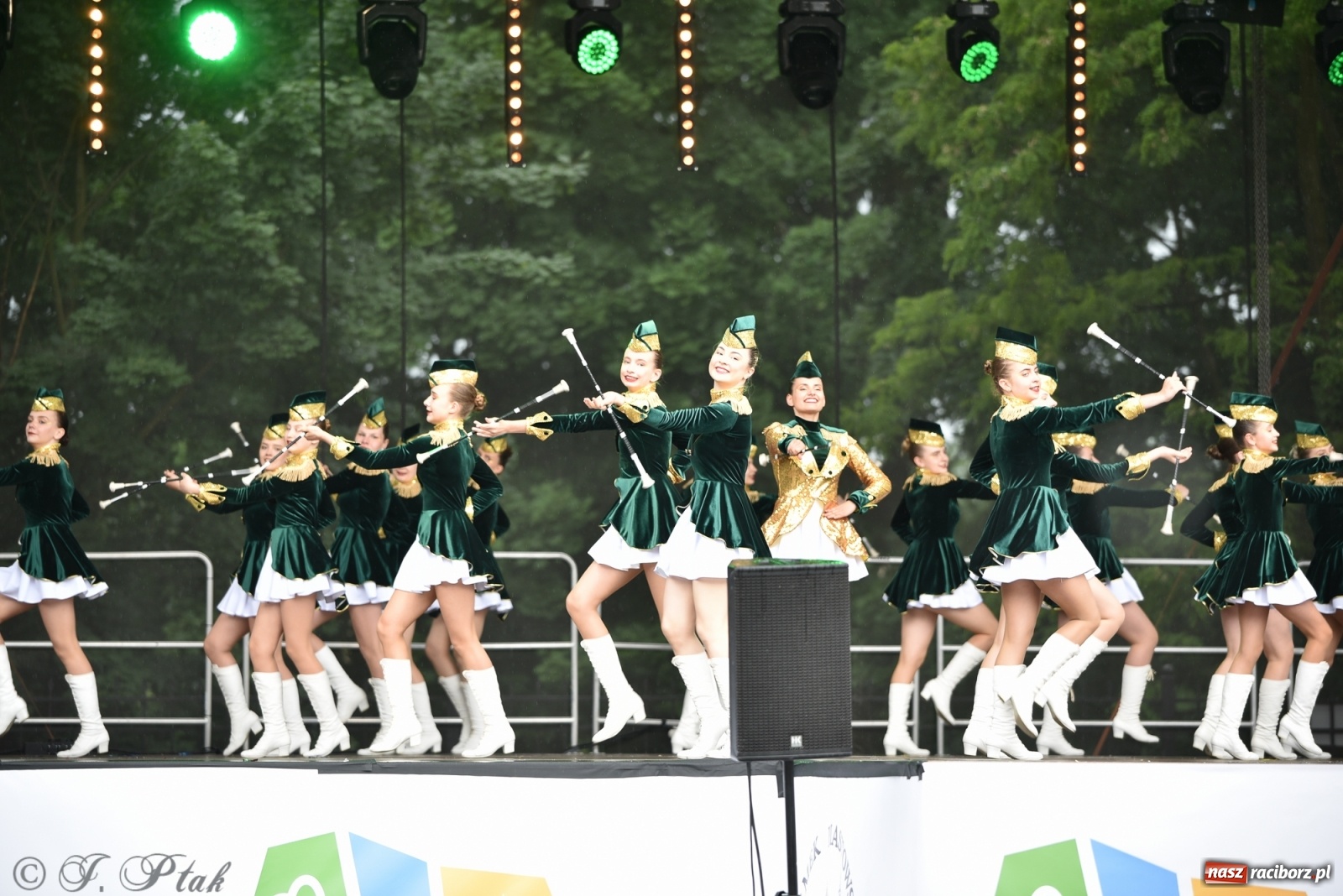 Zdjęcie w galerii na portalu naszraciborz.pl: I Ogólnopolski Mażoretkowy Zawrót Głowy Racibórz 2021 wiadomości z regionu