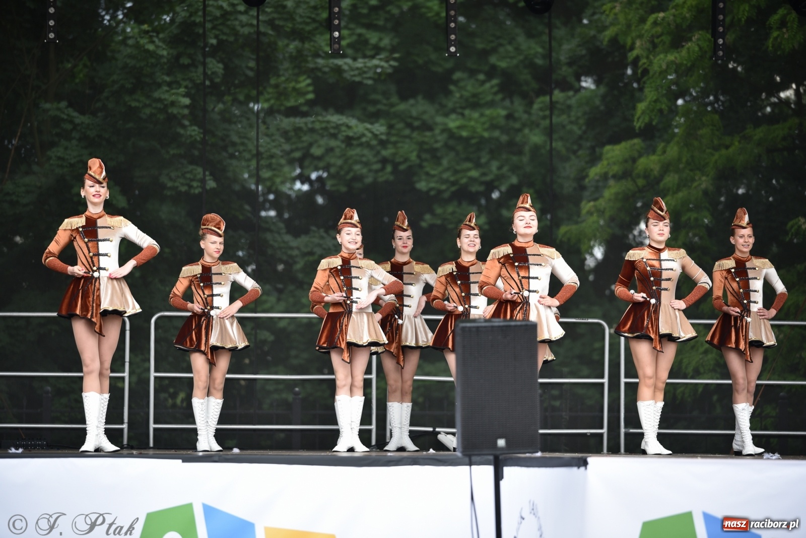 Zdjęcie w galerii na portalu naszraciborz.pl: I Ogólnopolski Mażoretkowy Zawrót Głowy Racibórz 2021 wiadomości z regionu