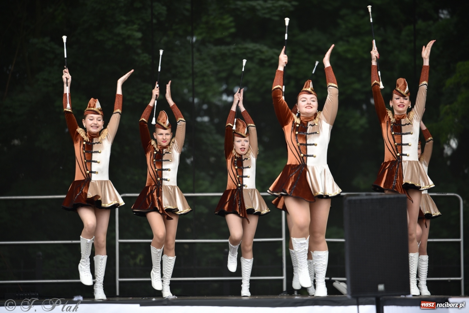 Zdjęcie w galerii na portalu naszraciborz.pl: I Ogólnopolski Mażoretkowy Zawrót Głowy Racibórz 2021 wiadomości z regionu