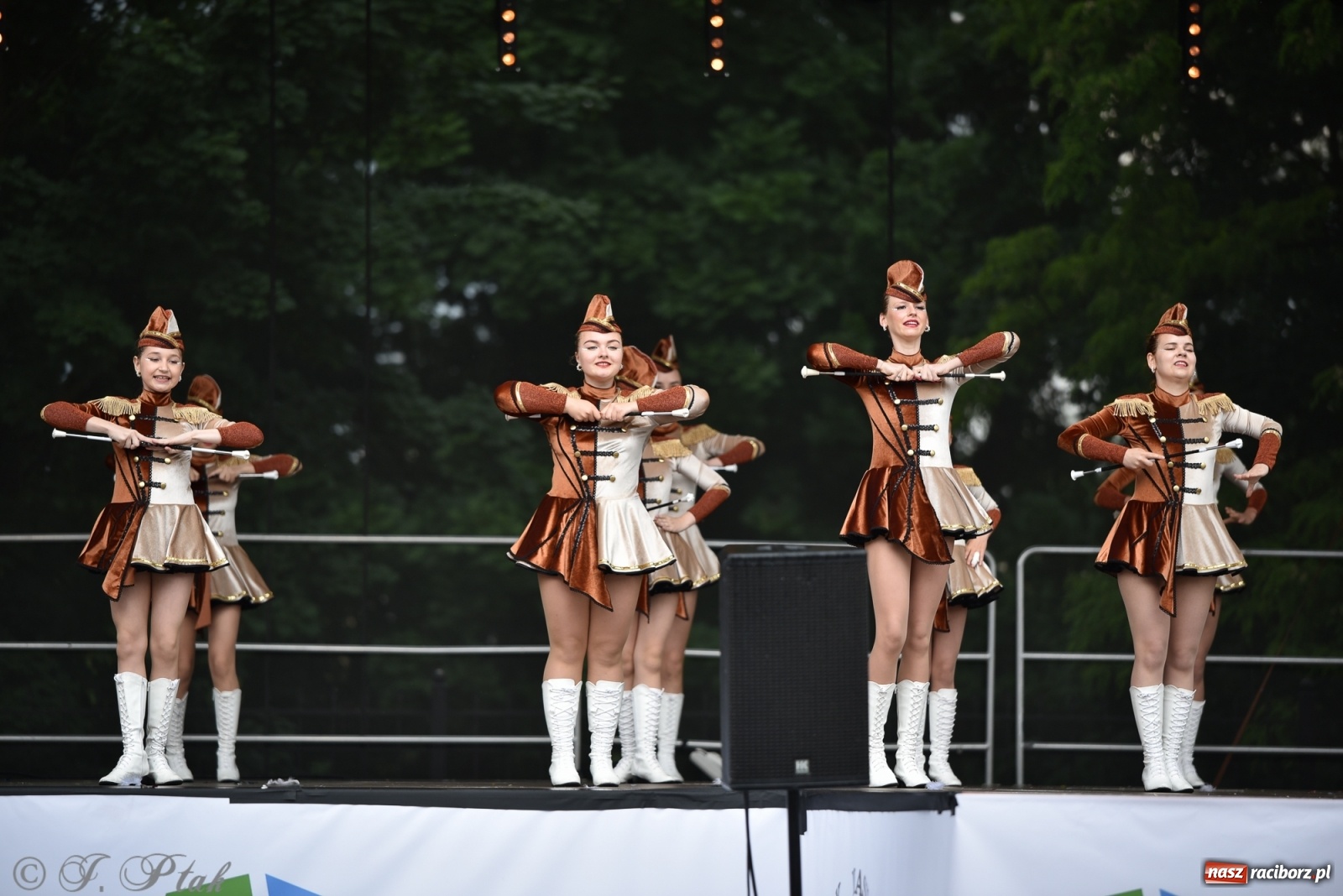 Zdjęcie w galerii na portalu naszraciborz.pl: I Ogólnopolski Mażoretkowy Zawrót Głowy Racibórz 2021 wiadomości z regionu