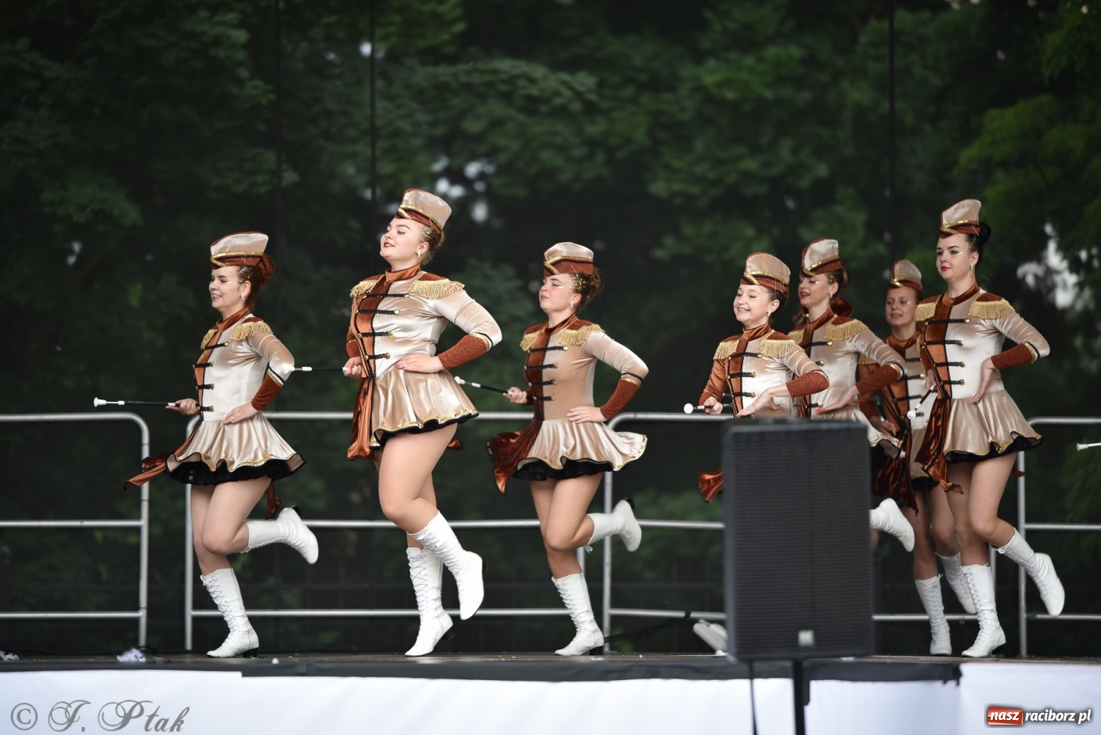 Zdjęcie w galerii na portalu naszraciborz.pl: I Ogólnopolski Mażoretkowy Zawrót Głowy Racibórz 2021 wiadomości z regionu