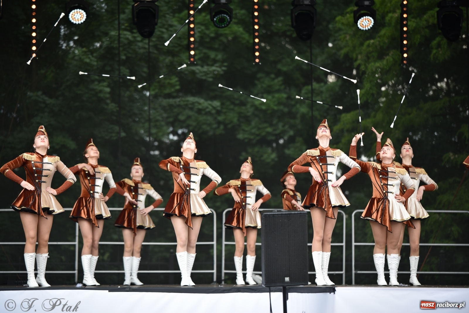 Zdjęcie w galerii na portalu naszraciborz.pl: I Ogólnopolski Mażoretkowy Zawrót Głowy Racibórz 2021 wiadomości z regionu