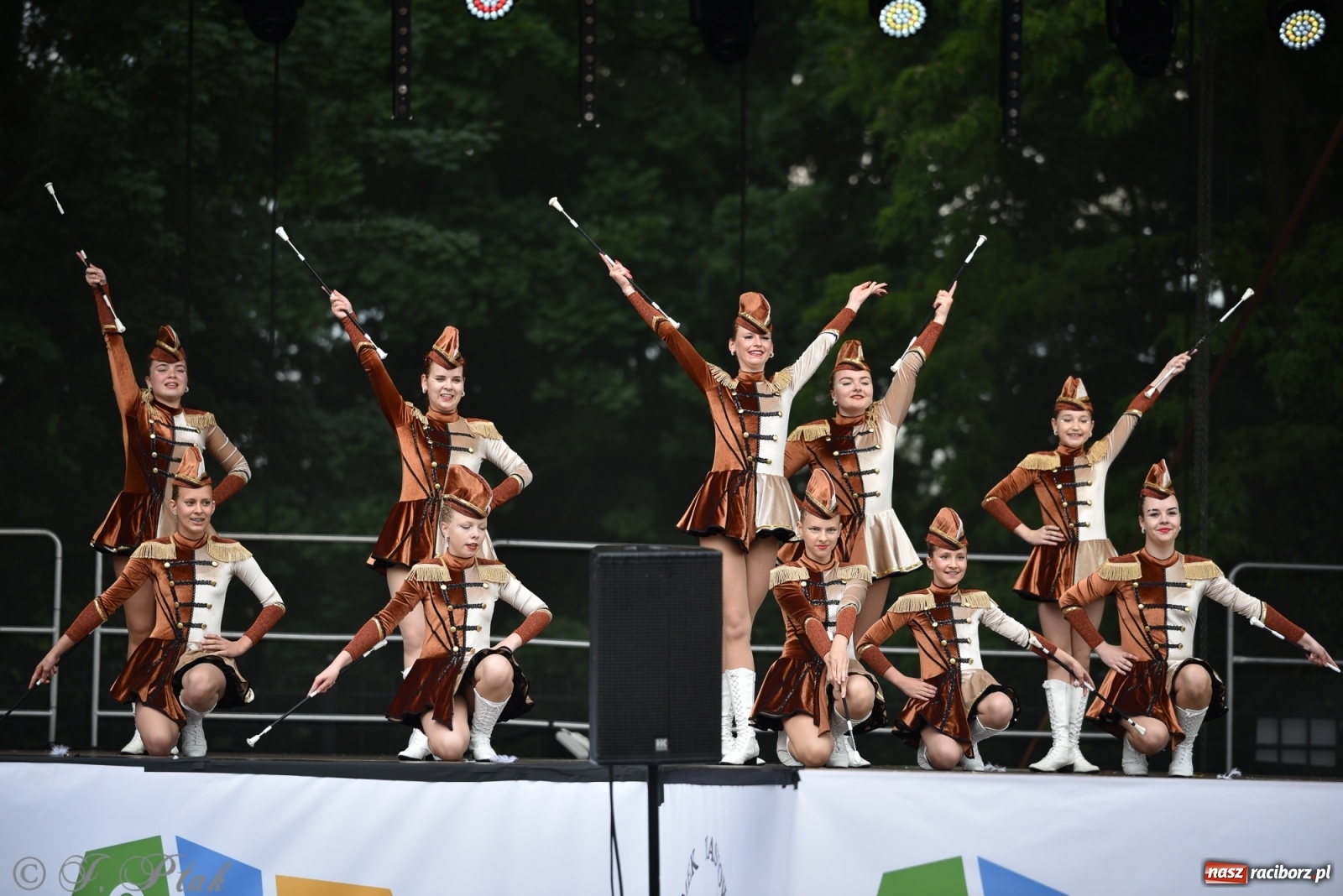 Zdjęcie w galerii na portalu naszraciborz.pl: I Ogólnopolski Mażoretkowy Zawrót Głowy Racibórz 2021 wiadomości z regionu
