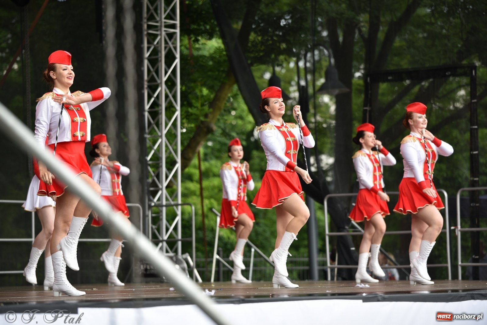 Zdjęcie w galerii na portalu naszraciborz.pl: I Ogólnopolski Mażoretkowy Zawrót Głowy Racibórz 2021 wiadomości z regionu