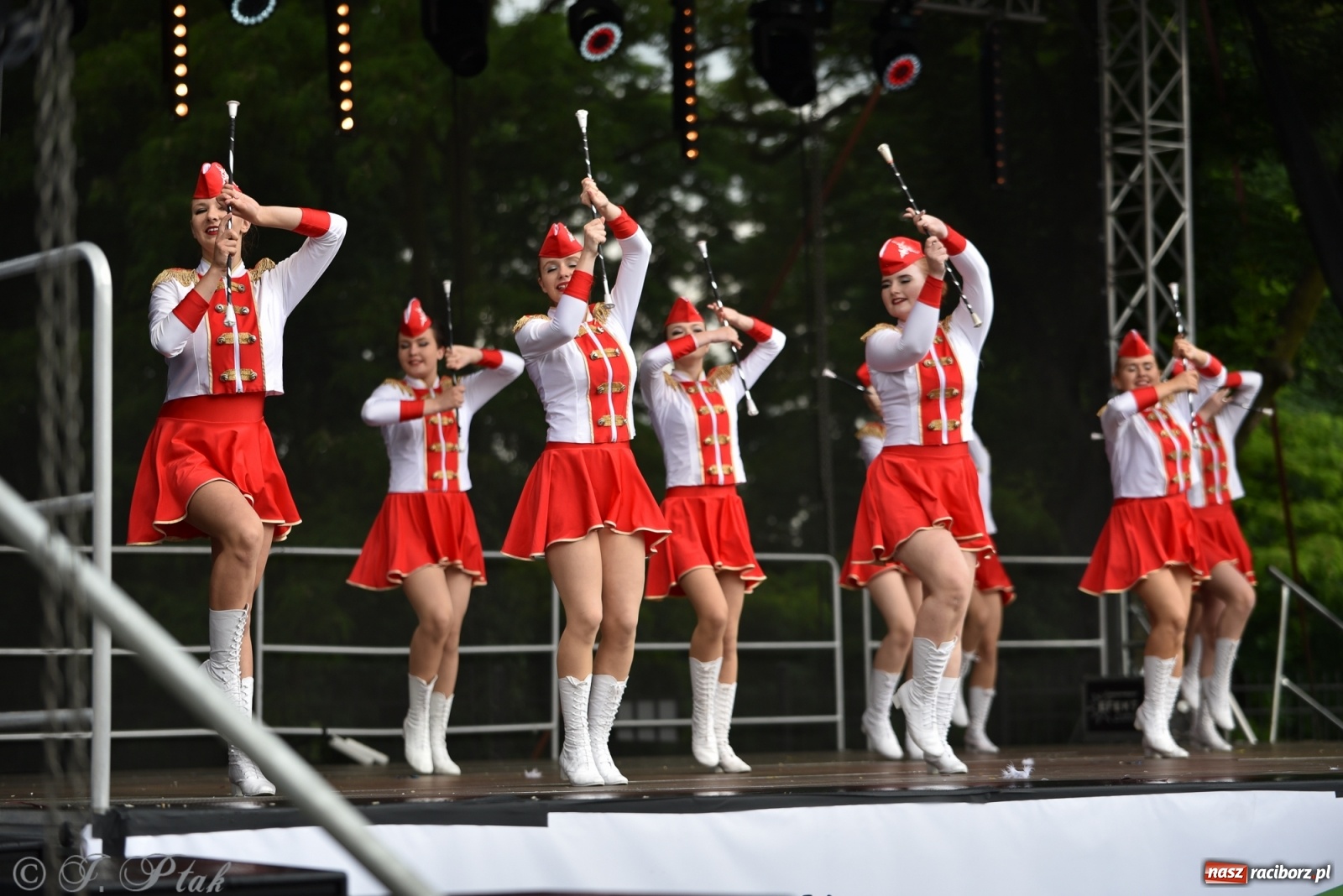 Zdjęcie w galerii na portalu naszraciborz.pl: I Ogólnopolski Mażoretkowy Zawrót Głowy Racibórz 2021 wiadomości z regionu