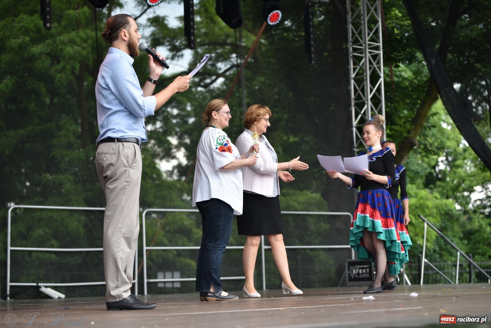 Zdjęcie w galerii na portalu naszraciborz.pl: I Ogólnopolski Mażoretkowy Zawrót Głowy Racibórz 2021 wiadomości z regionu