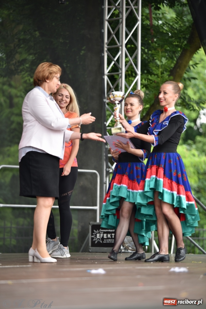 Zdjęcie w galerii na portalu naszraciborz.pl: I Ogólnopolski Mażoretkowy Zawrót Głowy Racibórz 2021 wiadomości z regionu