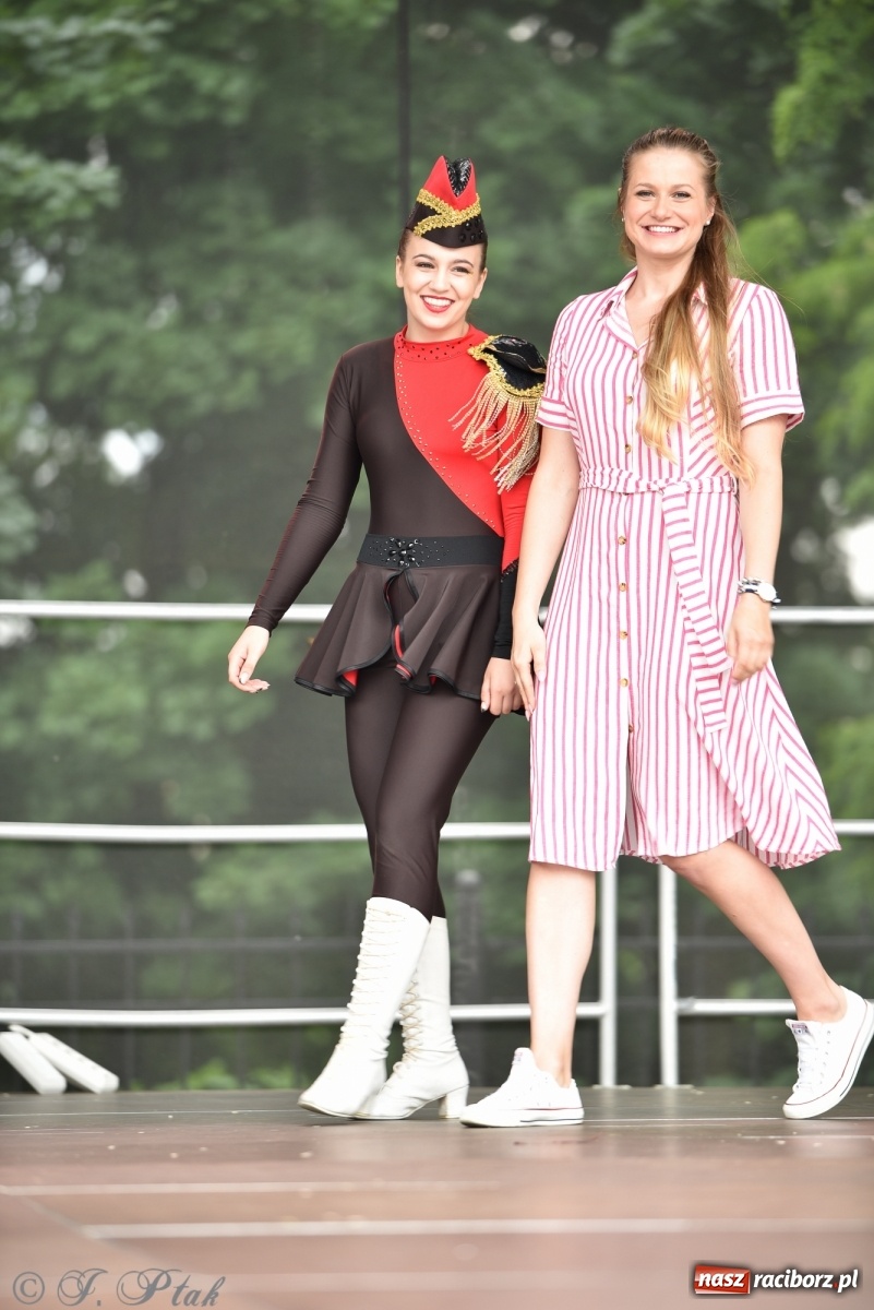 Zdjęcie w galerii na portalu naszraciborz.pl: I Ogólnopolski Mażoretkowy Zawrót Głowy Racibórz 2021 wiadomości z regionu