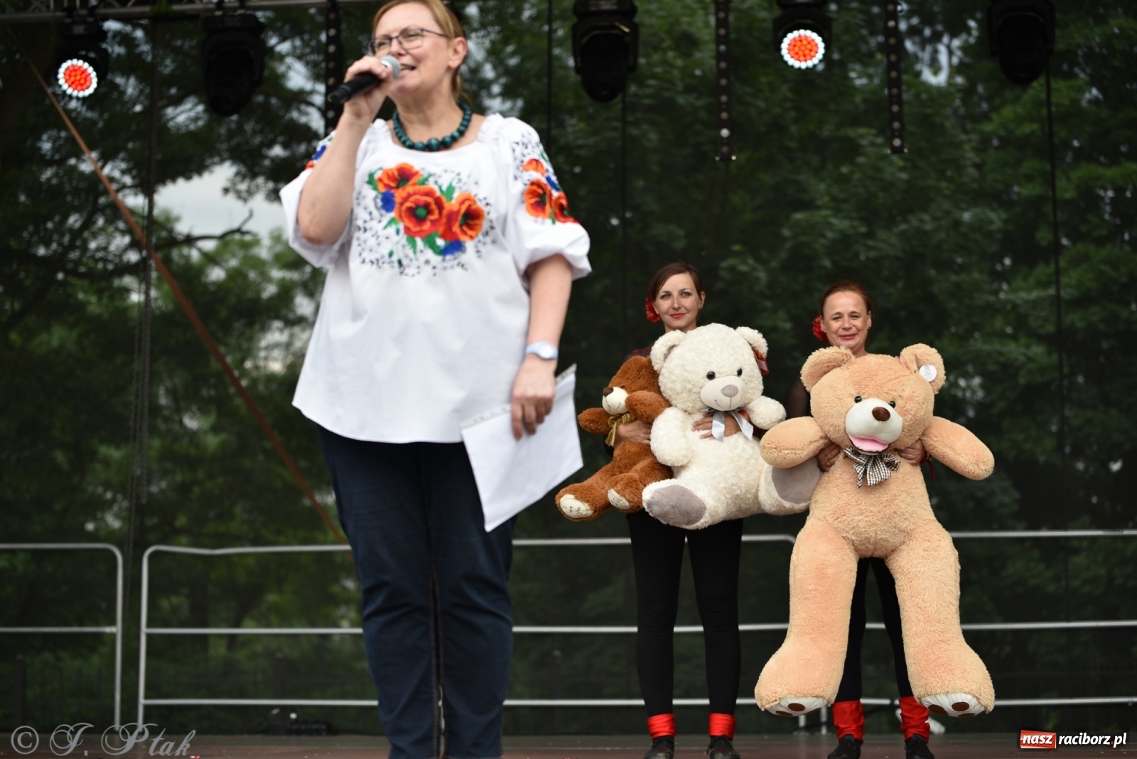 Zdjęcie w galerii na portalu naszraciborz.pl: I Ogólnopolski Mażoretkowy Zawrót Głowy Racibórz 2021 wiadomości z regionu