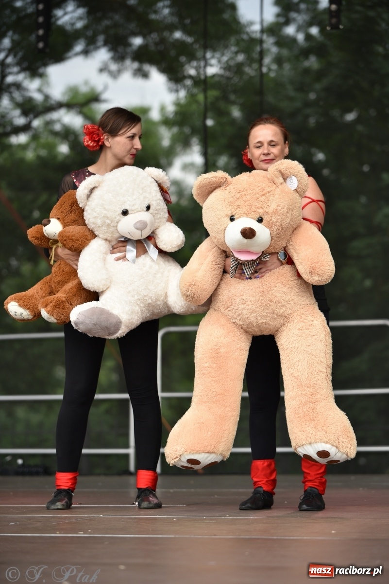 Zdjęcie w galerii na portalu naszraciborz.pl: I Ogólnopolski Mażoretkowy Zawrót Głowy Racibórz 2021 wiadomości z regionu