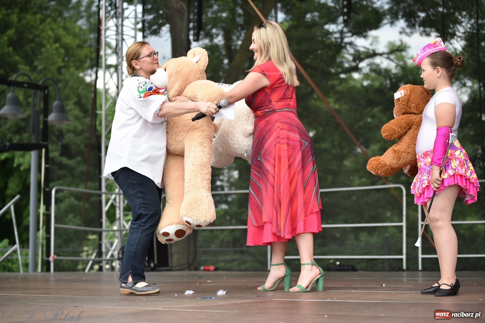 Zdjęcie w galerii na portalu naszraciborz.pl: I Ogólnopolski Mażoretkowy Zawrót Głowy Racibórz 2021 wiadomości z regionu