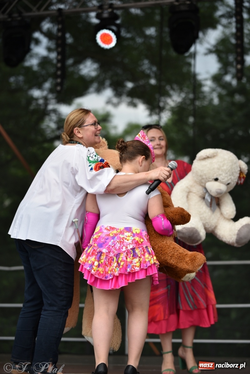 Zdjęcie w galerii na portalu naszraciborz.pl: I Ogólnopolski Mażoretkowy Zawrót Głowy Racibórz 2021 wiadomości z regionu