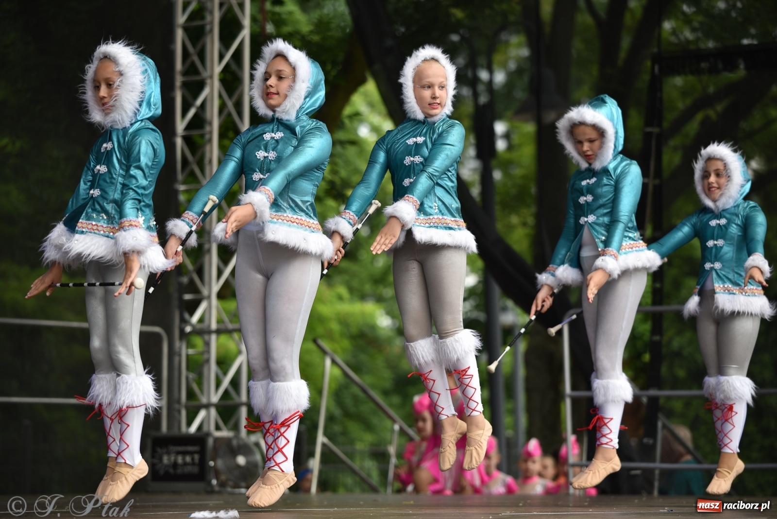 Zdjęcie w galerii na portalu naszraciborz.pl: I Ogólnopolski Mażoretkowy Zawrót Głowy Racibórz 2021 wiadomości z regionu