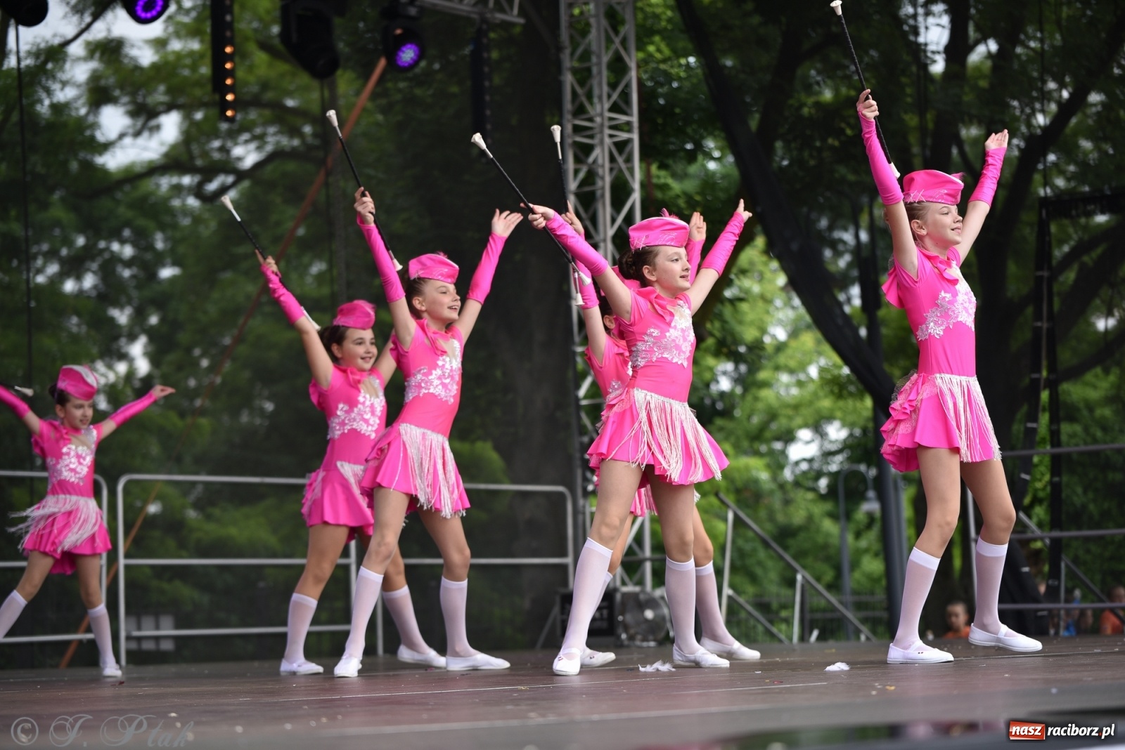 Zdjęcie w galerii na portalu naszraciborz.pl: I Ogólnopolski Mażoretkowy Zawrót Głowy Racibórz 2021 wiadomości z regionu